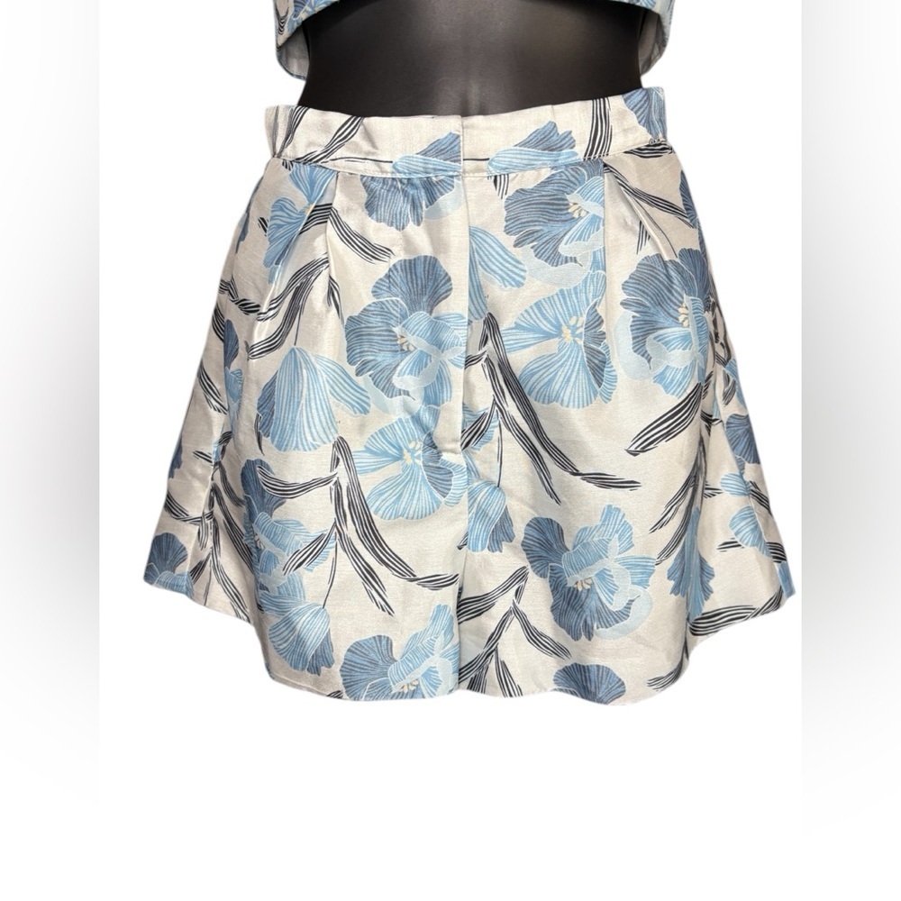 American threads Women’s floral Shorts set White Blue size, Small preloved - Picture 3 of 10